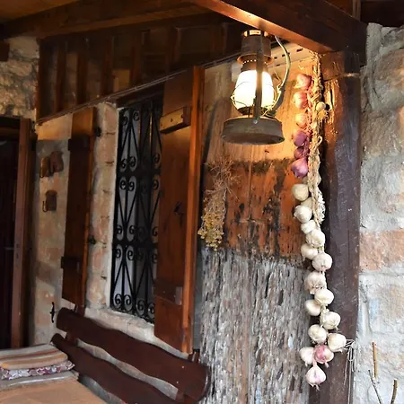 Artemis Traditional House * Lofu
