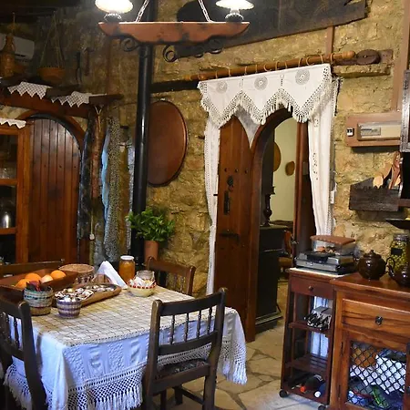 Artemis Traditional House Casa de Férias